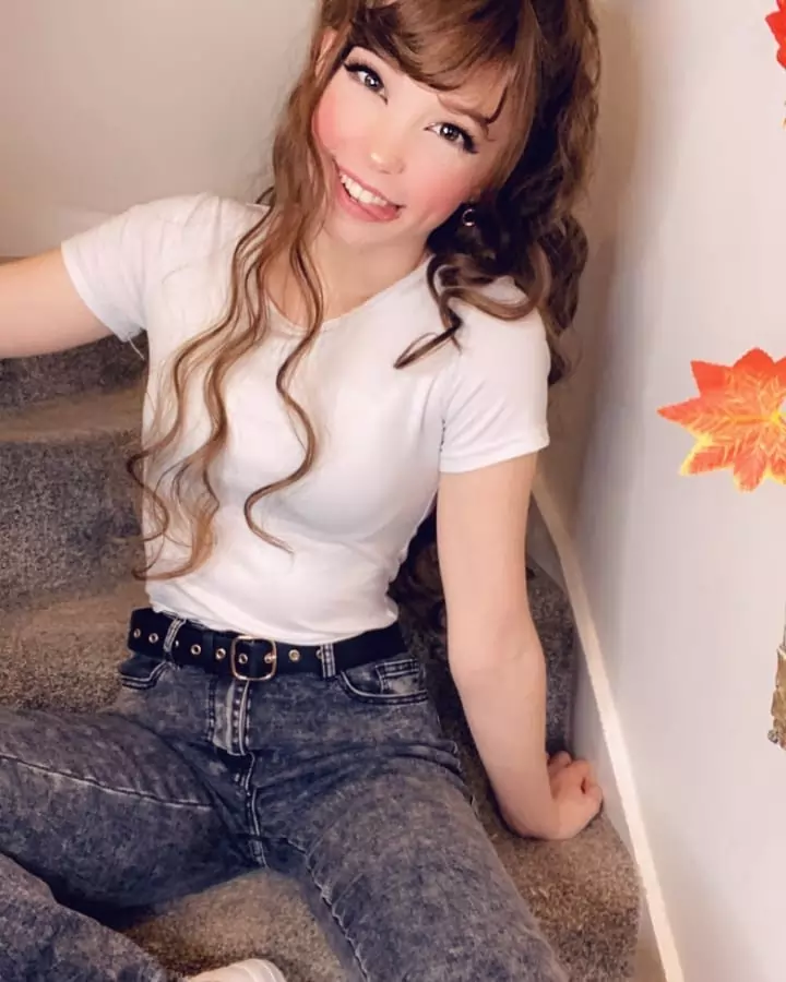 Belle delphine sexy youtuber